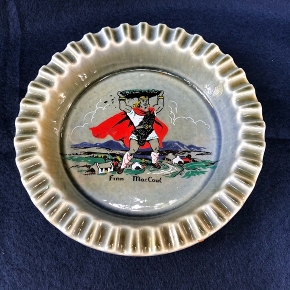 Wade Co. Irish Porcelain Frilled Dish Finn MacCoul - Picture 1 of 2